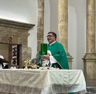 ahmsa: El sacerdote Eduardo Neri, en la misa dominical de la Parroquia Santiago Apóstol de Monclova, emitió un mensaje