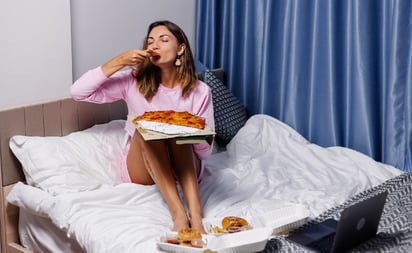 SALUD: Comer antes de dormir es una práctica que debe abordarse con cuidado