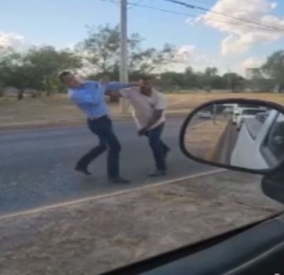 Piedras Negras : En las imágenes se puede observar cómo los dos hombres se enfrentan sin considerar el peligro