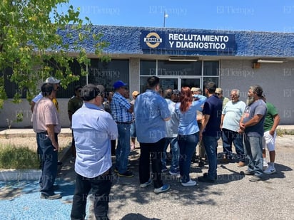 AHMSA: Obreros vigilan AHMSA para evitar la salida de activos y exigen el pago de finiquitos conforme al contrato colectivo.