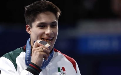 olimpiadas 2024: El clavadista recibió el cariño de cientos de personas que se acercaron a él