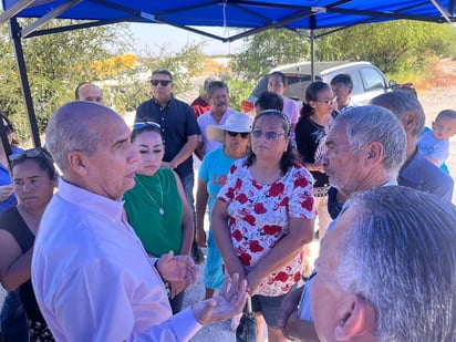 Vecinos de la colonia Ampliación El Roble piden contraescrituras y servicio de agua 