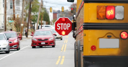 Multas elevadas por no respetar los autobuses escolares en Texas