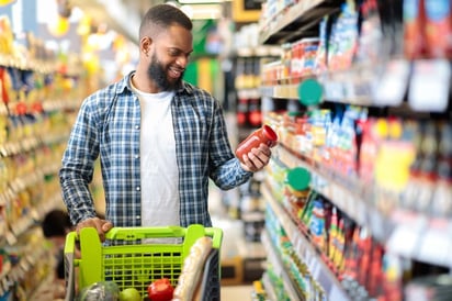 Alimentos añaden 'sigilosamente' grasas saturadas y azúcar a tu dieta