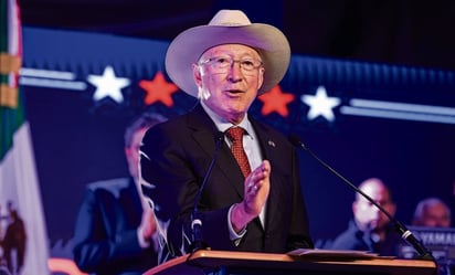 Embajador Ken Salazar da positivo a Covid-19