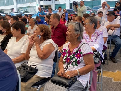 Monclova: DIF Estatal atiende a 298 abuelitos en soledad en la región centro debido a la emigración familiar y falta de compañía