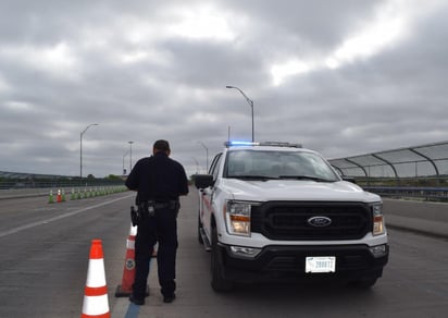 Capturan a 2 estadounidenses con 7 kg de cocaína en el Puente II