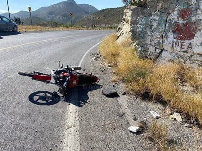 policiaca: Automovilistas que pasaban por el lugar fueron los primeros en acudir a su rescate.