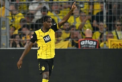 DEPORTES: Jamie Gittens del Borussia Dortmund marcó un doblete en la victoria ante Frankfurt