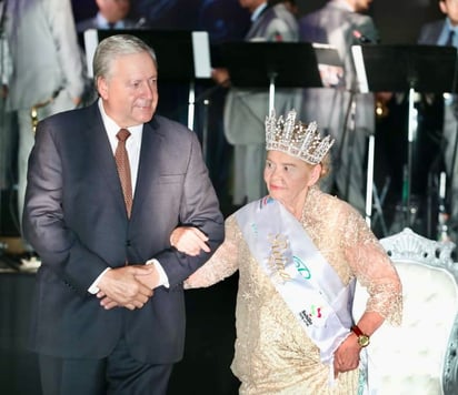 DIF Saltillo corona a la reina de los adultos mayores