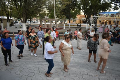 Zaragoza: Los adultos mayores expresaron su agradecimiento a la alcaldesa por los diversos eventos organizados junto con el DIF municipal