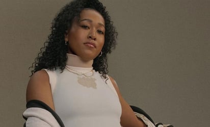 Moda: Naomi Osaka brilló en Nueva York con un atuendo con detalles muy femeninos como moños y tul
