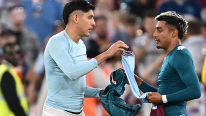 SALUD: Los dos mexicanos intercambiaron playeras al final del partido por la segunda ronda de la Copa de la Liga
