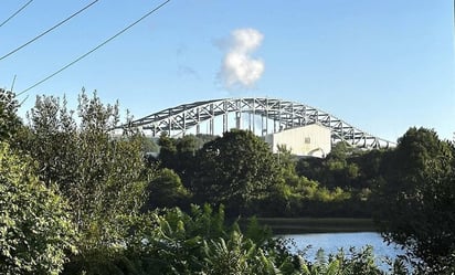 Policía abate a un hombre en puente entre Nueva Hampshire y Maine: El incidente parecía haber comenzado durante la noche con el asesinato de una mujer