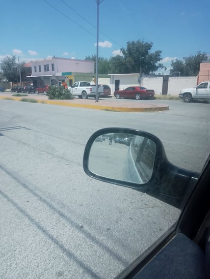 Maestros en alerta por posible depravado merodeando escuelas 