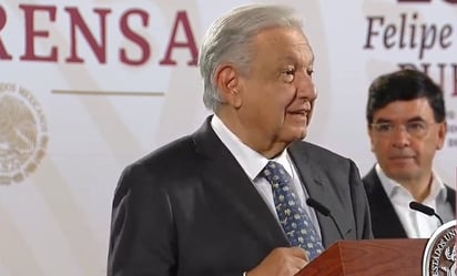 estados: López Obrador aprovechó para presumir su corbata “de aguilitas”.