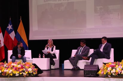 Alcaldesa expone estrategia de seguridad de Coahuila y PN en foro internacional