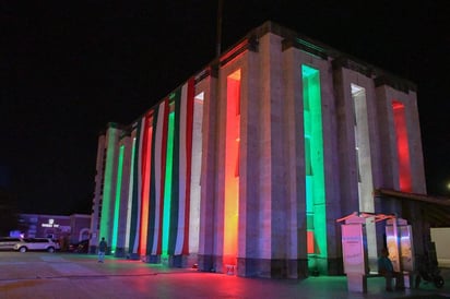 Piedras Negras: Piedras Negras celebra el inicio del mes patrio con el izamiento de la Bandera Monumental