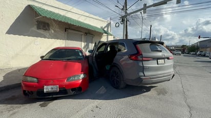 policiaca: Tres vehículos participaron en el accidente vial. 