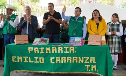 REGION: Se realiza la entrega de útiles escolares y libros de texto en escuela primaria Emilio Carranza
