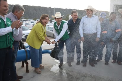 Mejora Coahuila lleva agua portable a la Carbonífera 