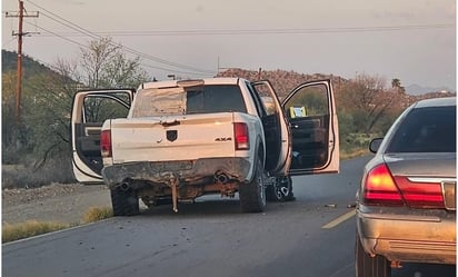 Sonora: Durante un operativo conjunto, fueron asegurados 14 vehículos, dos armas de fuego y la detención de dos presuntos criminales
