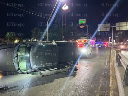 Policiaca : Volcadura en el bulevar Pape genera cierre parcial del Puente del Seguro Social.