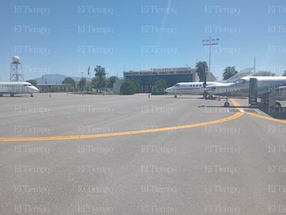 monclova: Llama la atención varios aviones estacionados en pista de aeropuerto.