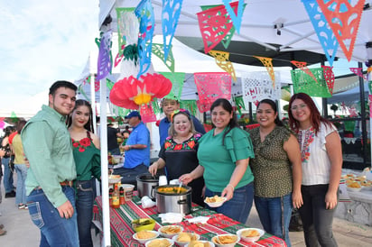 Escuelas y universidades celebran con convivios las fiestas mexicanas