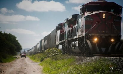 Tren de carga se descarrila en Sinaloa, deja tres personas heridas