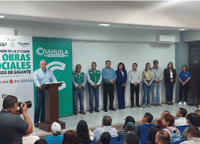 Torreón: La directora del plantel agradece a las autoridades por los trabajos.
