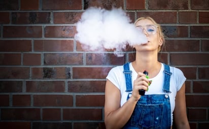 SALUD: El vapeo parece estar dañando la función cerebral de los estudiantes universitarios

