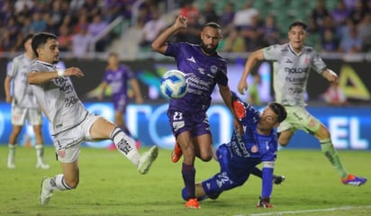 deportes: Con la presión de su lado, el Necaxa consiguió su primera llegada a gol al 28′ de la mano de Alejandro Mayorga. 