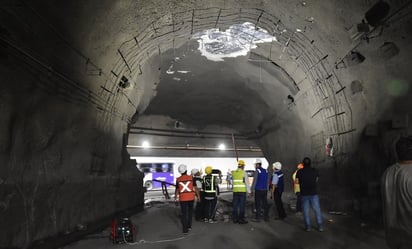 Se derrumban partes de concreto en túnel de la Loma Larga en Nuevo León