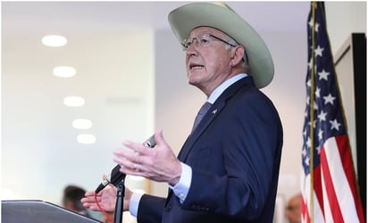 Ken Salazar responde a AMLO por violencia en Sinaloa: Así respondió el Embajador en una conferencia de prensa durante su gira en Chihuahua. 