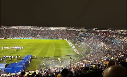 Deportes: Con un mosaico con líneas en azul y blanco se recordó al portero cementero
