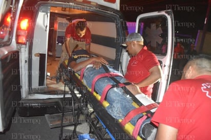 Policiaca : Accidente de tránsito deja tres heridos; jóvenes en motocicleta no portaban casco.