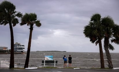 Tormenta tropical Helene podría azotar Florida como huracán en 48 horas