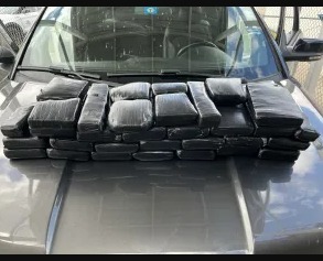 Incautan 815 mil dólares en cocaína en puente de Eagle Pass: Los oficiales de la CBP descubrieron 32 paquetes que contenían un total de 61 libras de presunta cocaína