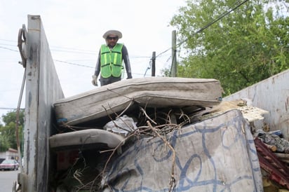 Piedras Negras: Piedras Negras intensifica lucha contra el dengue con la recolección de cacharros