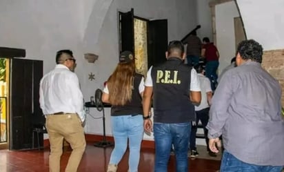 estados: Los agentes ministeriales se presentaron en la Presidencia Municipal para recabar evidencia. 