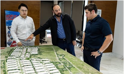 Samuel García recorre trabajos de expansión del Hofusan Industrial Park