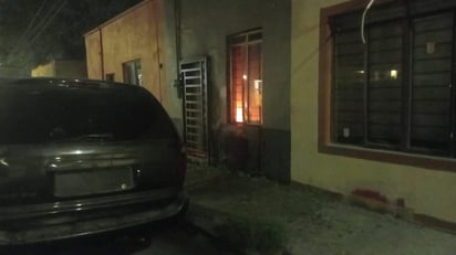 Incendio de camioneta provoca daños en negocio de la colonia Roma de Piedras Negras