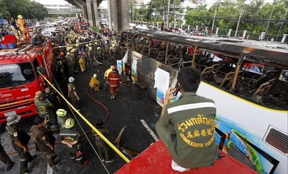 Tailandia : El conductor del autobús incendiado se dio a la fuga, pero se entregó más tarde. 