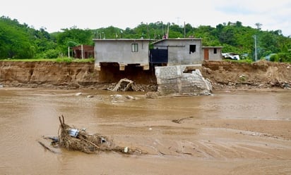 Piden ayuda para localizar a niña y hombre en Guerrero