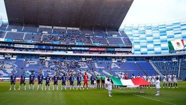 Aficionados sufren los altos costos en los estadios