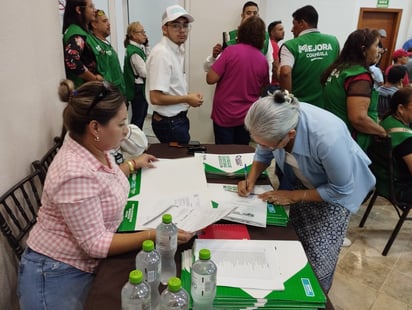 Piedras Negras: Entregan 60 escrituras a familias de Piedras Negras para brindar certeza jurídica