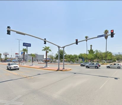 Monclova: Un conductor ocasionó daños a semáforos en el cruce de los bulevares Harold R. Pape y Francisco I. Madero