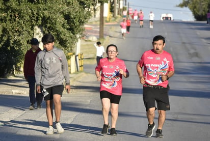 Exitosa carrera 5K en Monclova recauda fondos para la lucha contra el cáncer de mama