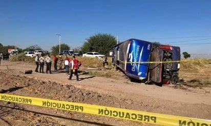 Trágico accidente en Gómez Palacio: Autobús se vuelca en la curva Venecia